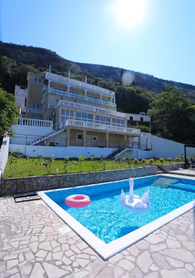 Mountain Bay Views Apartments ニーヴィツェ エクステリア 写真