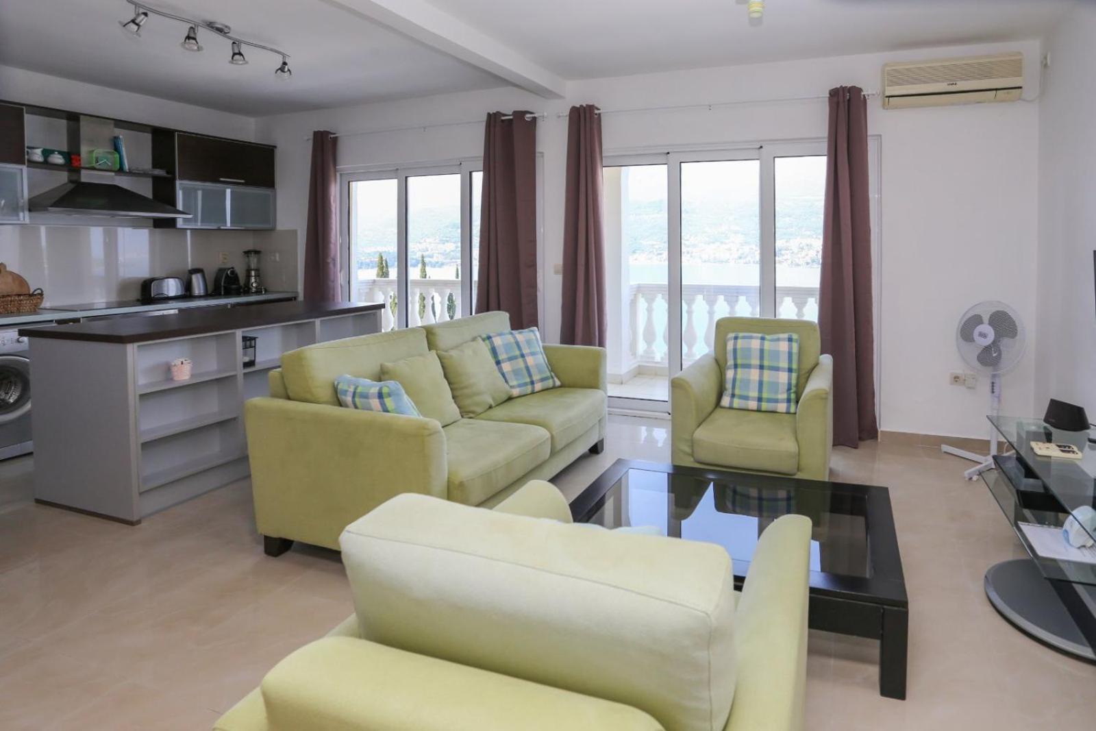 Mountain Bay Views Apartments ニーヴィツェ エクステリア 写真